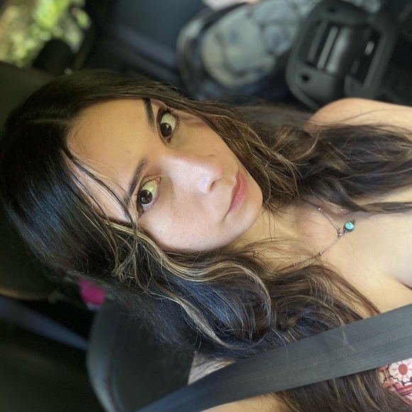 Meet your Posher, Kristine - Picture 1 of 1